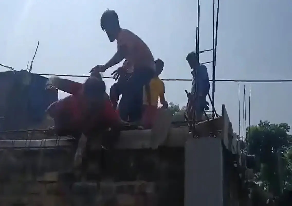 BJP woman worker allegedly pushed off terrace in West Bengal: WATCH - News Karnataka