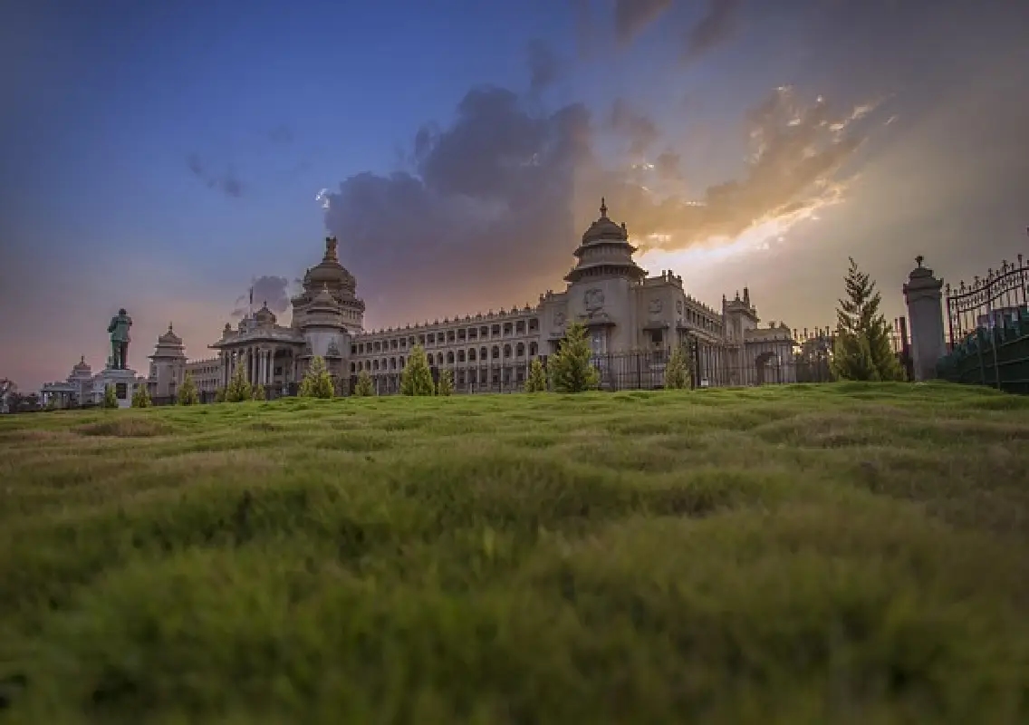 Bengaluru to see clear mornings, partly cloudy evenings; mild temperatures through the week - News Karnataka