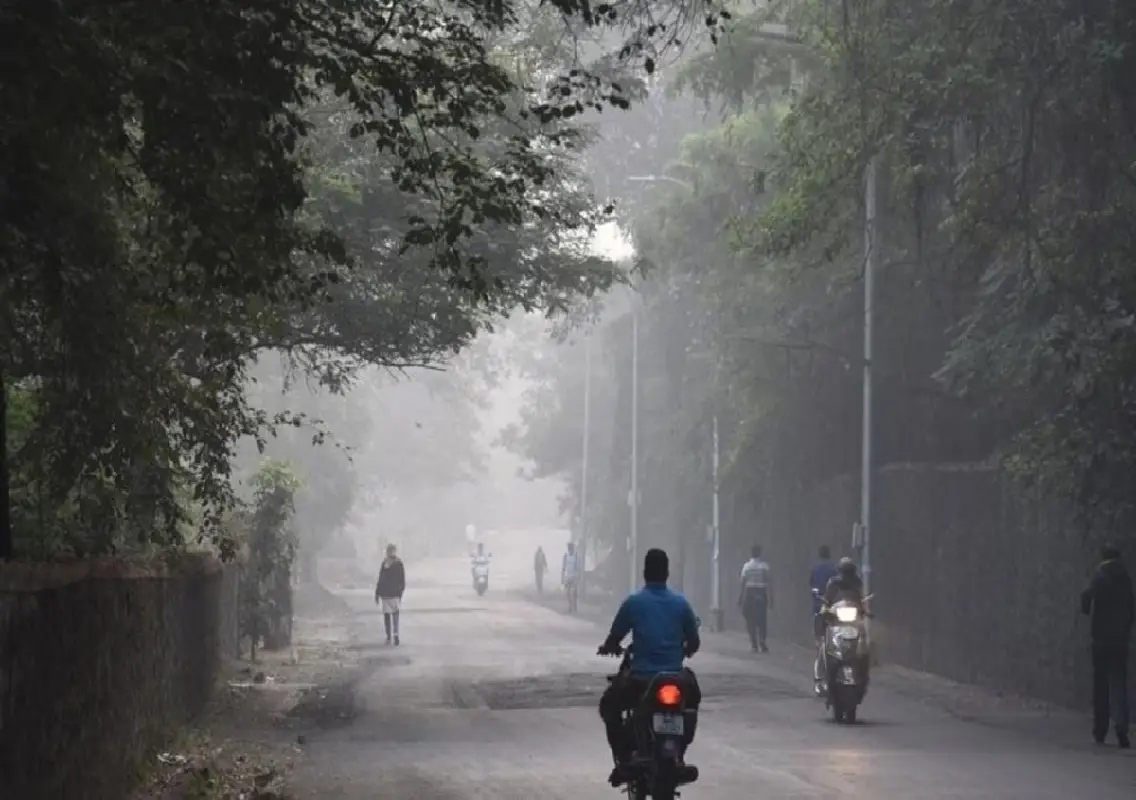 Bengaluru’s winter chill sparks humour as fog delays flights and AQI rises - News Karnataka
