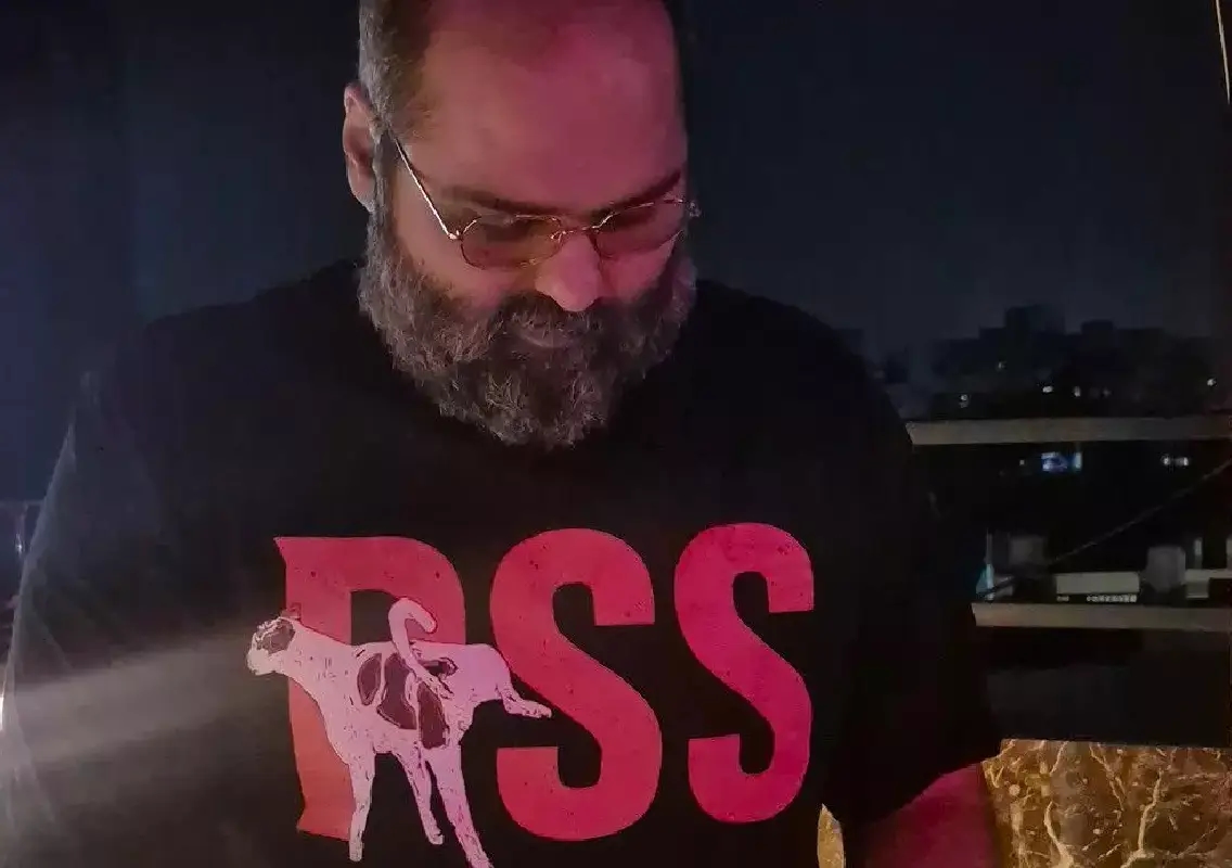 Comedian Kunal Kamra faces political backlash over T-shirt mocking RSS - News Karnataka
