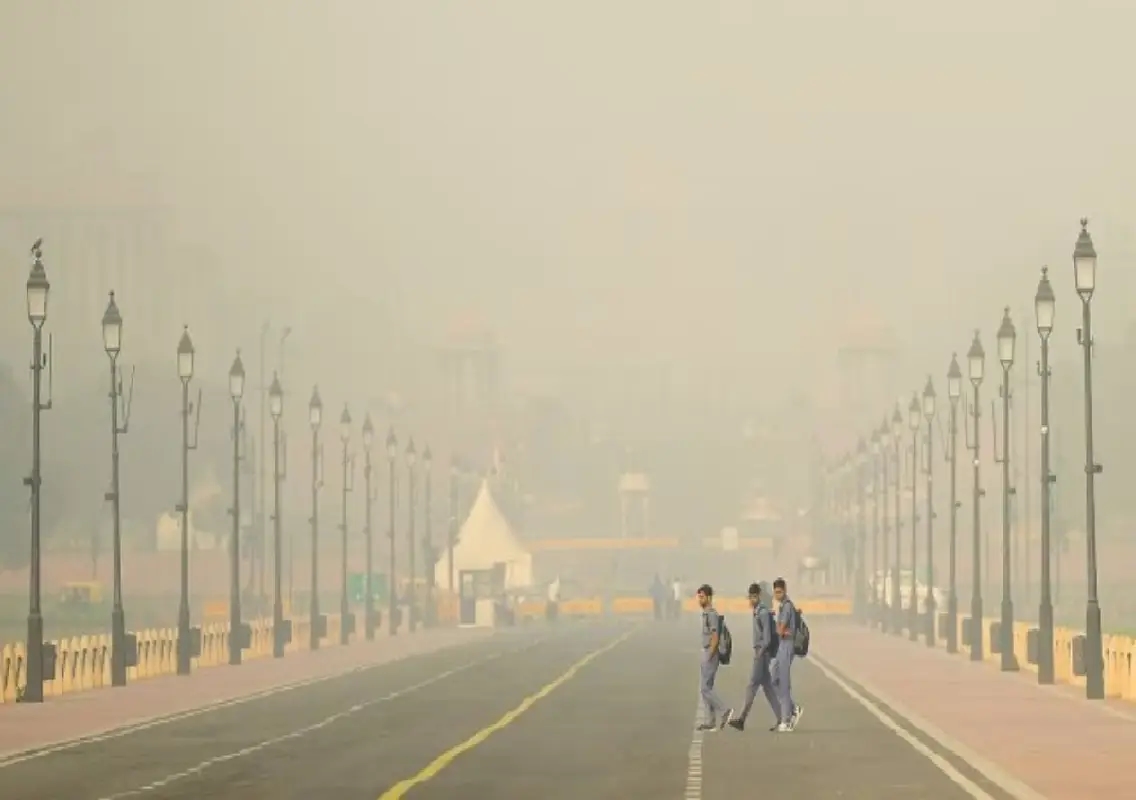 Delhi-NCR chokes as AQI stays in ‘severe’ zone; smog equals smoking 12 cigarettes a day - News Karnataka