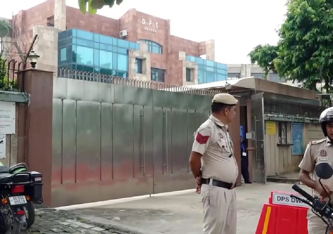 Delhi schools, courts evacuated after bomb threat e-mails trigger major security alert - News Karnataka
