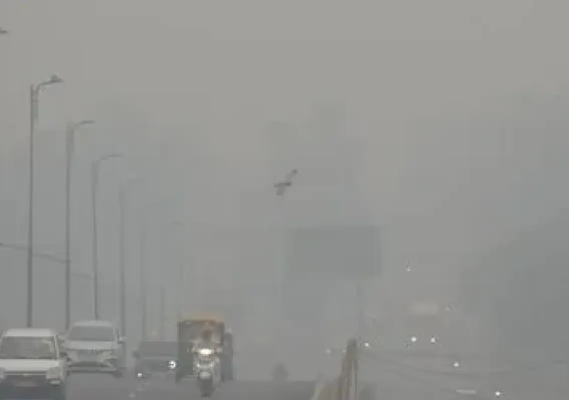 Delhi’s Air Quality Turns ‘Hazardous’ With AQI at 727, Stubble Burning Major Contributor - News Karnataka