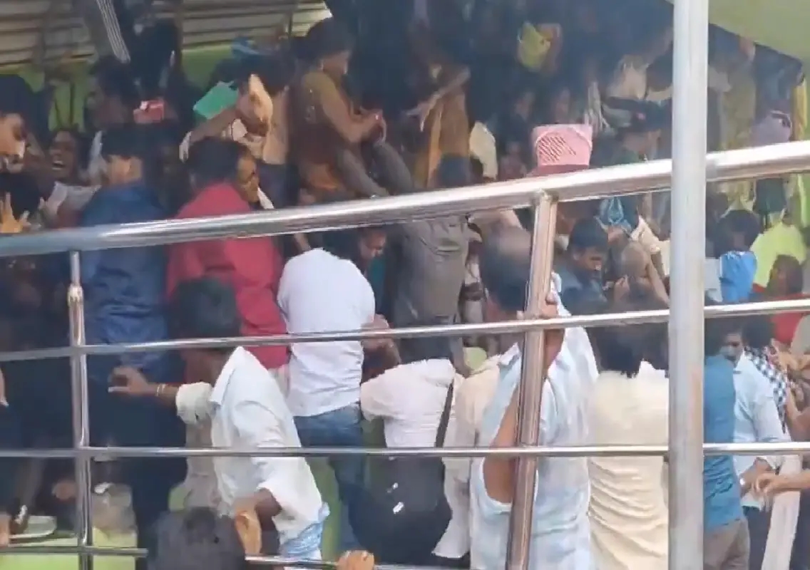 Devotees killed in stampede at Venkateswara Temple in Andhra Pradesh’s Srikakulam - News Karnataka