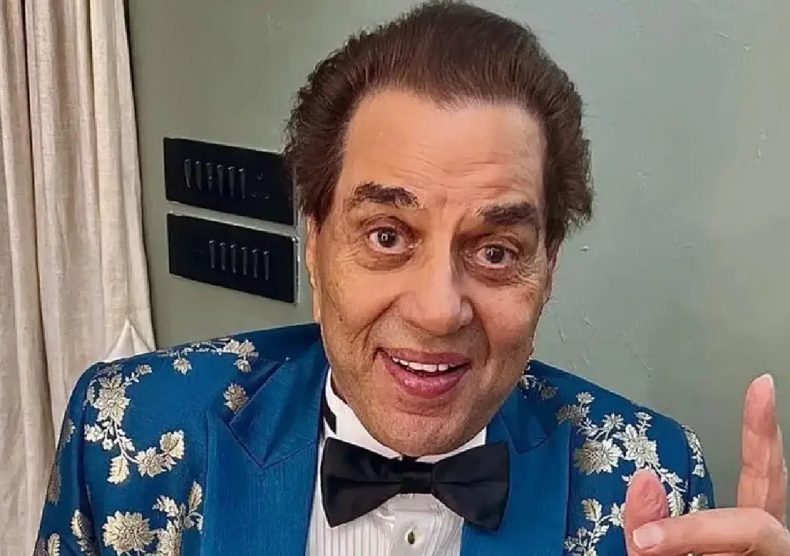 Dharmendra laid to rest in Mumbai as film fraternity bids emotional farewell - News Karnataka