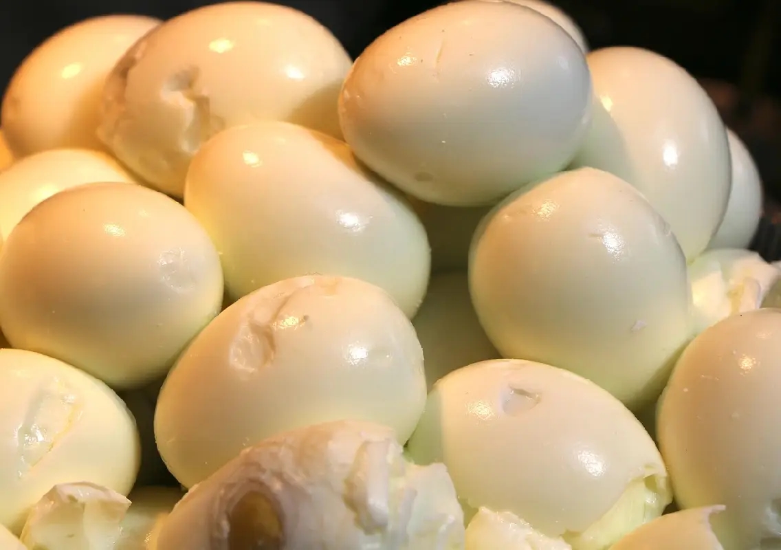 Egg prices hit all-time high of Rs 8 amid soaring demand and reduced supply - News Karnataka
