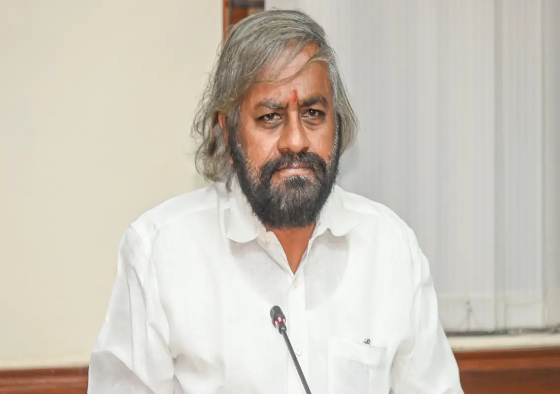 K’taka Forest Minister Eshwar Khandre bans safaris and trekking in Bandipur and Nagarahole - News Karnataka