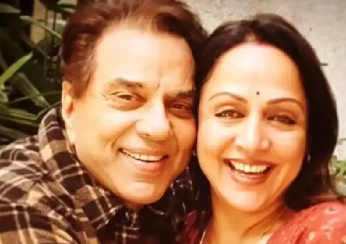Hema Malini breaks silence after Dharmendra’s death, calls him ‘everything to me’ - News Karnataka