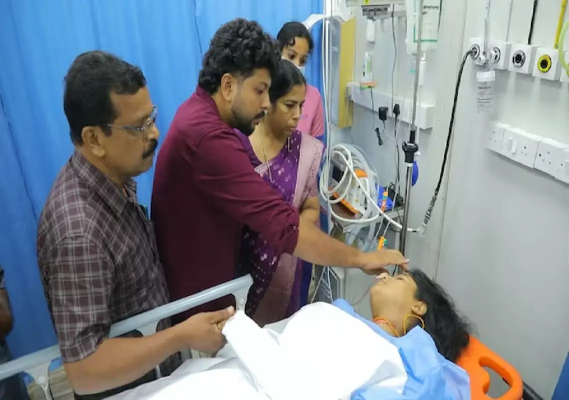 Kerala bride injured in accident ties the knot inside hospital ER: WATCH - News Karnataka