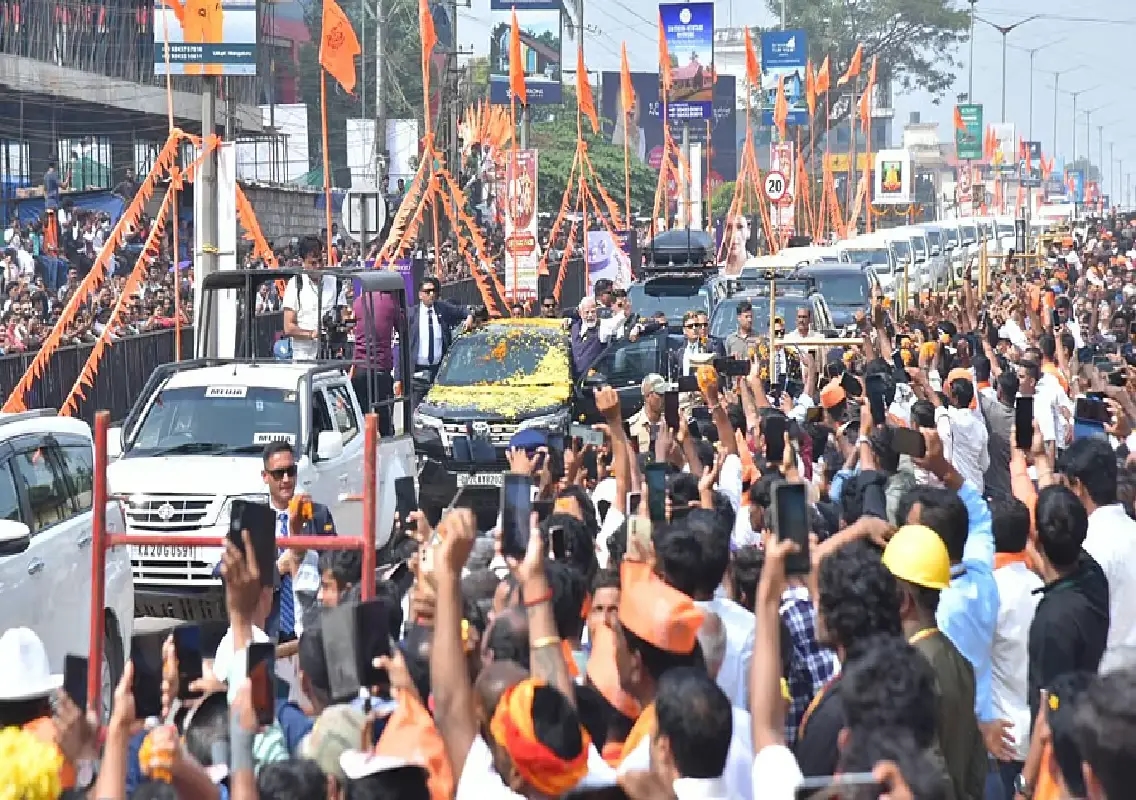 Massive crowds welcome PM Modi during grand Udupi roadshow: WATCH - News Karnataka
