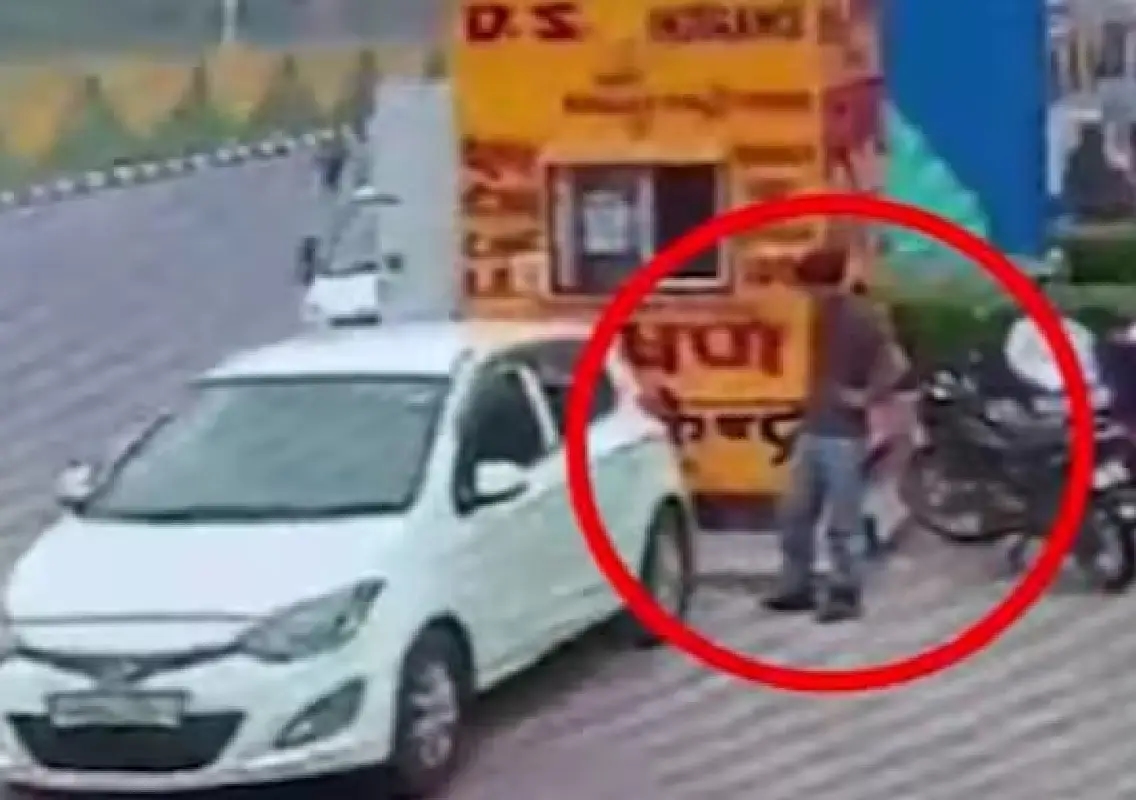 New CCTV video shows three men with Red Fort blast car before sale:WATCH - News Karnataka