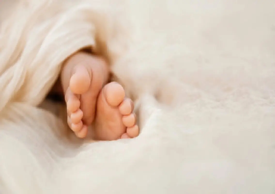 Heartbreaking: Newborn abandoned outside closed shop in Bengaluru village - News Karnataka