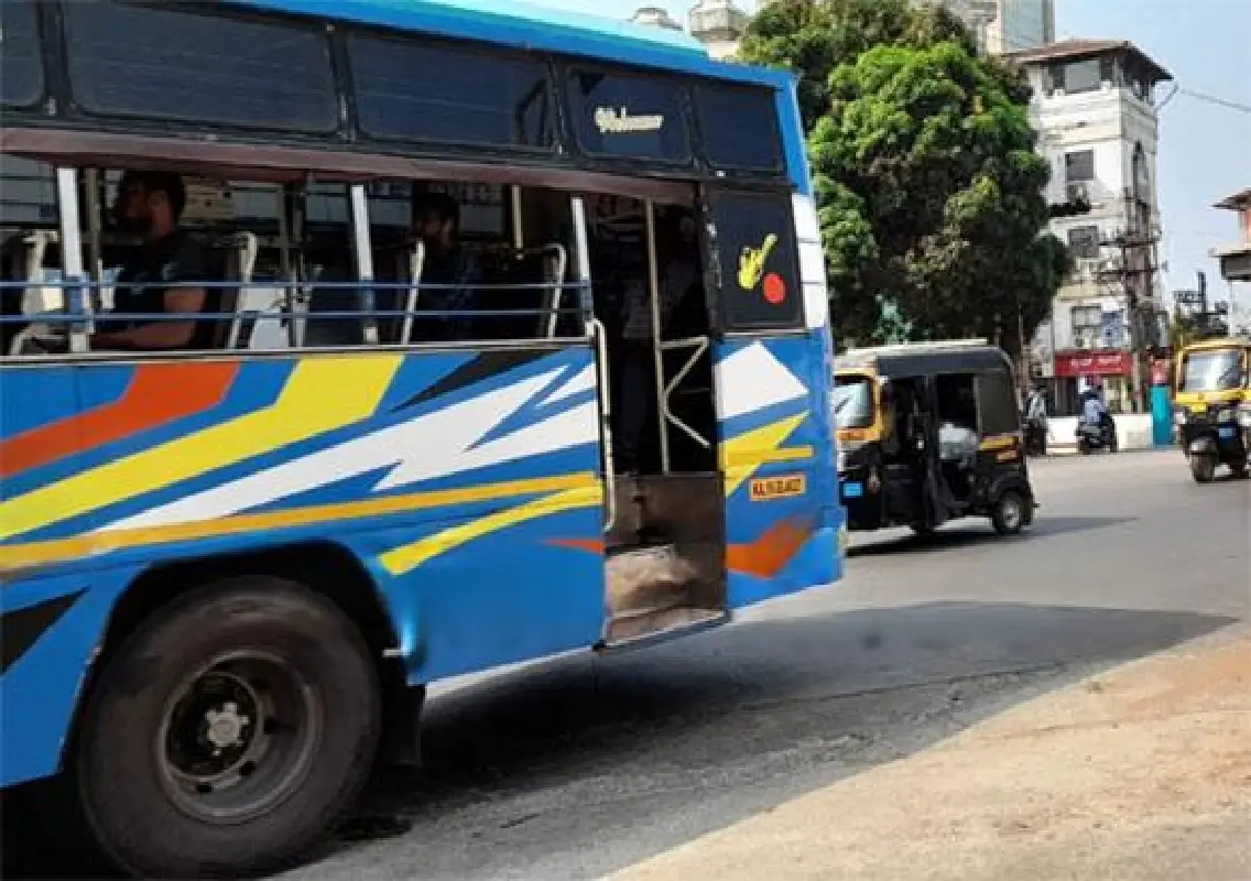 90% of Mangaluru buses flout safety rule on closed doors - News Karnataka