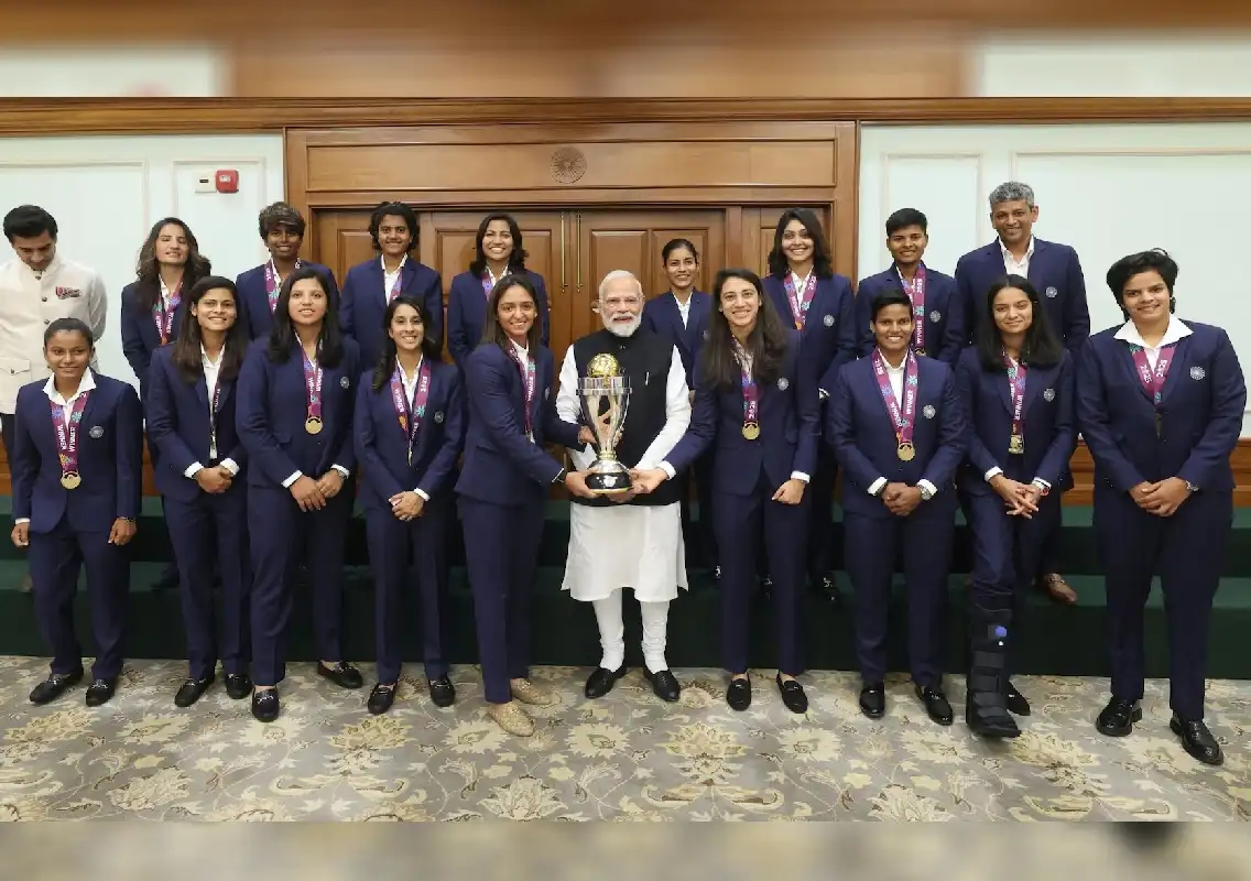 PM Modi meets India’s victorious women’s team in Delhi - News Karnataka