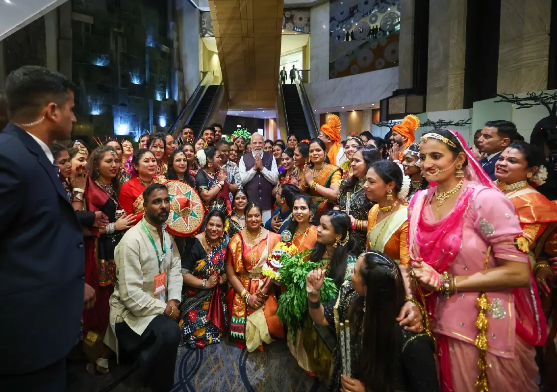 PM Modi receives vibrant cultural welcome from Indian diaspora in Johannesburg - News Karnataka