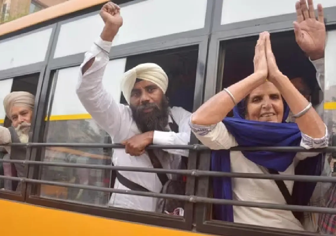 Pakistani officials bar Hindu family from joining Sikh jatha - News Karnataka