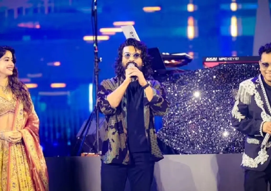 Ram Charan and Janhvi Kapoor surprise fans at AR Rahman’s Hyderabad concert - News Karnataka