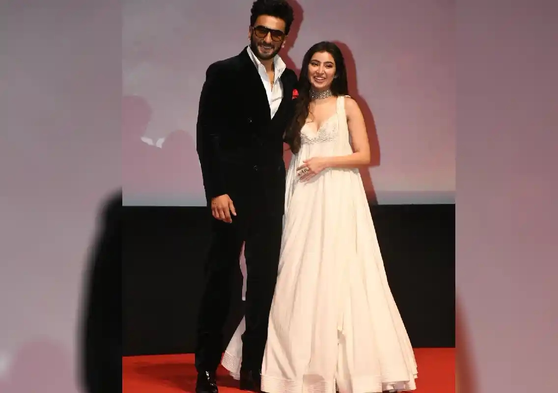 Ranveer on Sara Arjun: "She SLAYS." Says she's giving Dakota Fanning vibes. - News Karnataka