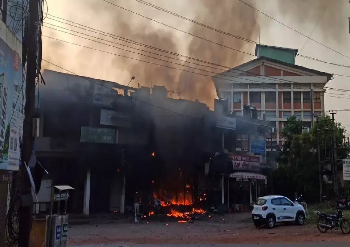 Short circuit triggers fire and cylinder blasts at Manipal restaurant: WATCH - News Karnataka