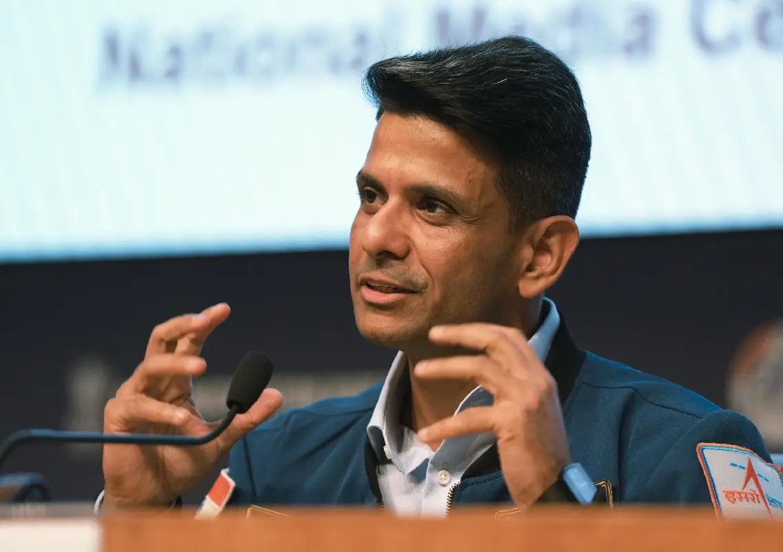 Astronaut Shubhanshu Shukla jokes about Bengaluru traffic at Tech Summit 2025 - News Karnataka