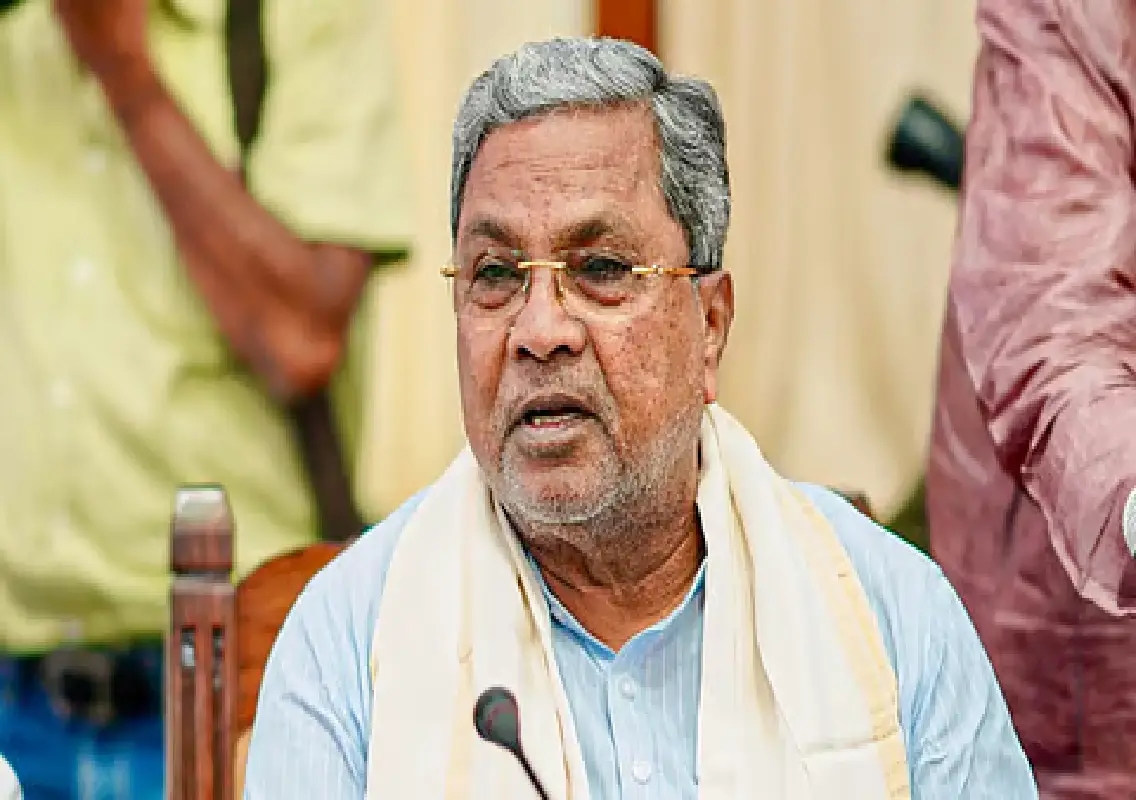 Siddaramaiah dismisses change-of-CM buzz, says remarks were about cabinet reshuffle - News Karnataka