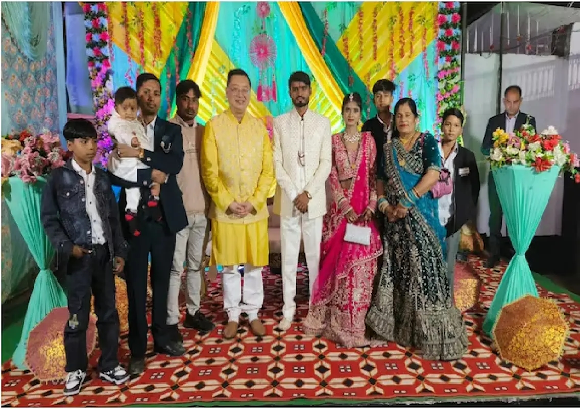 Singapore High Commissioner celebrates staff wedding in UP, praised online for gesture - News Karnataka