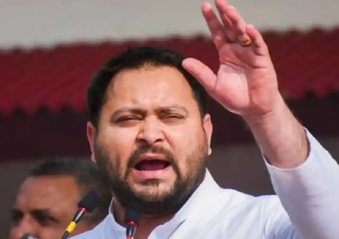Tejashwi Yadav promises ₹30,000 honorarium for women under Mai-Bahin Maan Yojana - News Karnataka