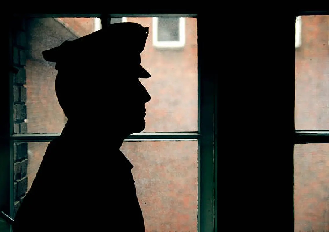 Three men posing as police extort student in Bengaluru home invasion - News Karnataka