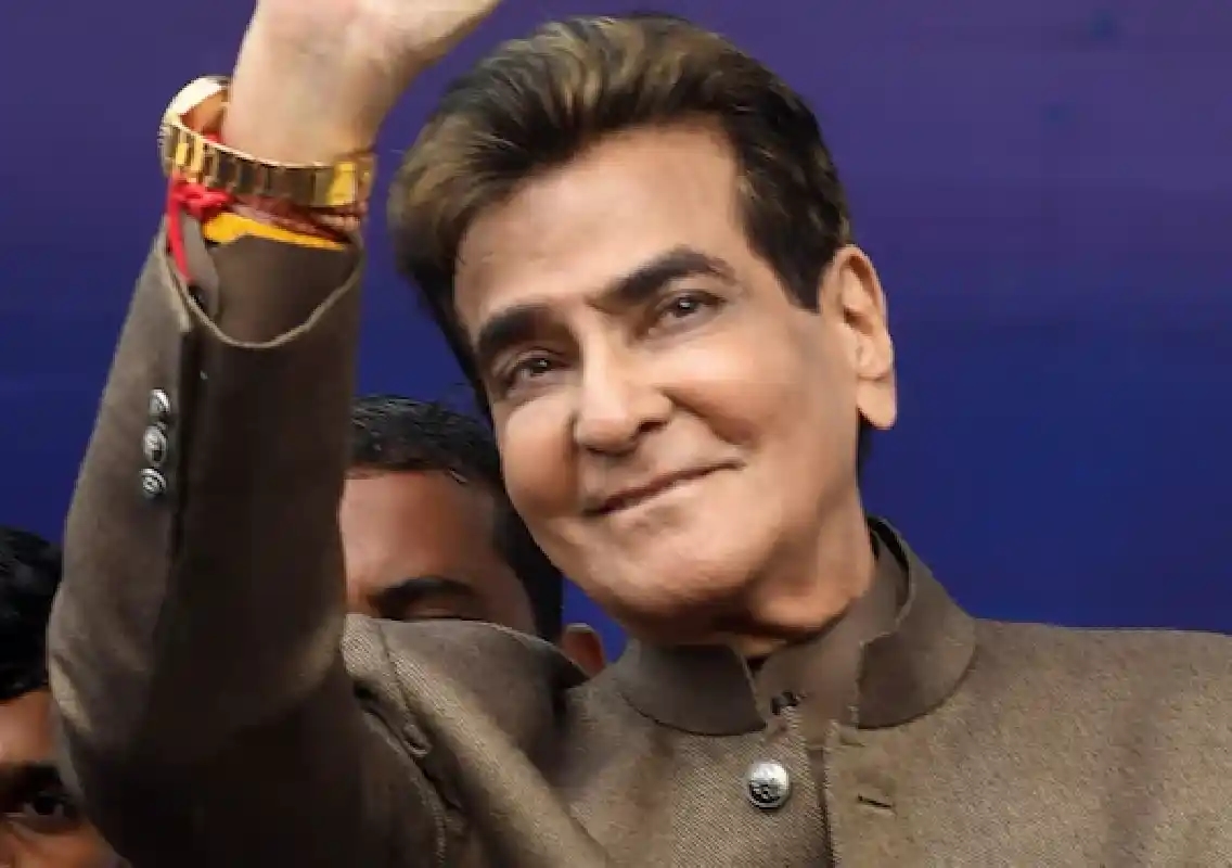 Jeetendra is “absolutely fine,” confirms Tusshar after minor fall - News Karnataka