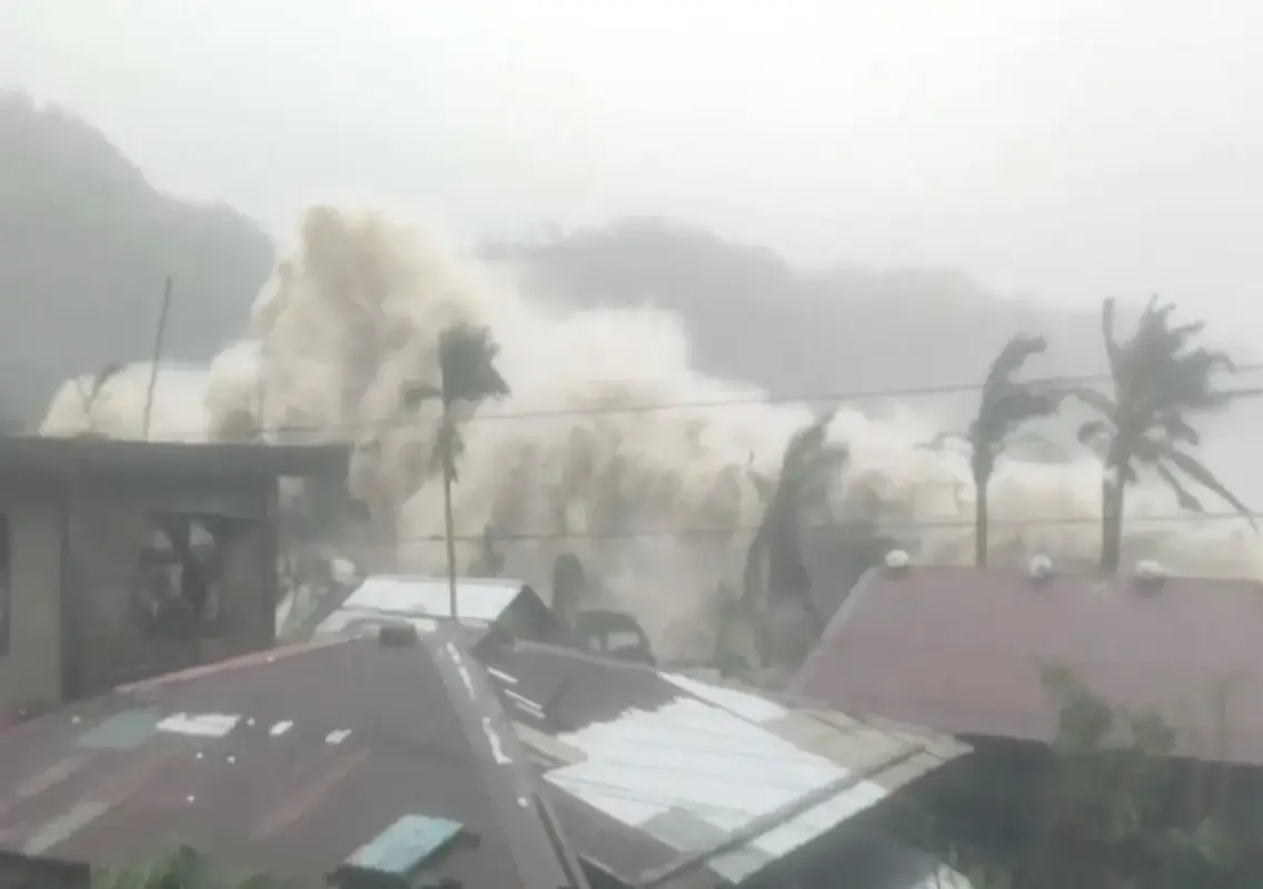 Typhoon Fung-wong batters northern Philippines, leaves two dead and towns cut off - News Karnataka