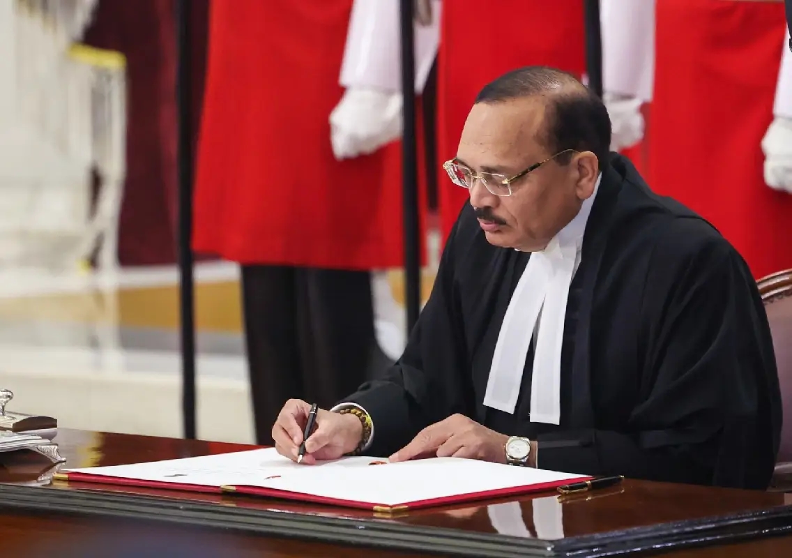 Justice Surya Kant sworn in as 53rd Chief Justice of India: WATCH - News Karnataka