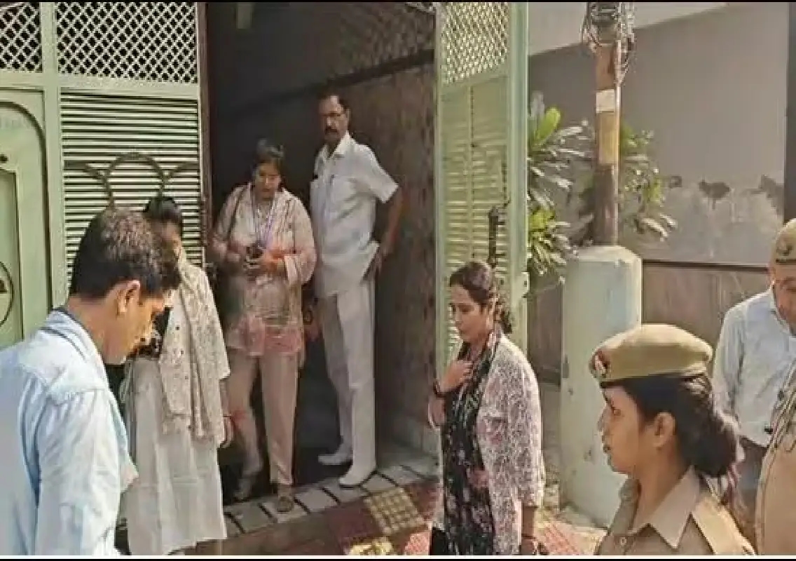 Vigilance raids retired CB-CID inspector’s properties in Saharanpur - News Karnataka