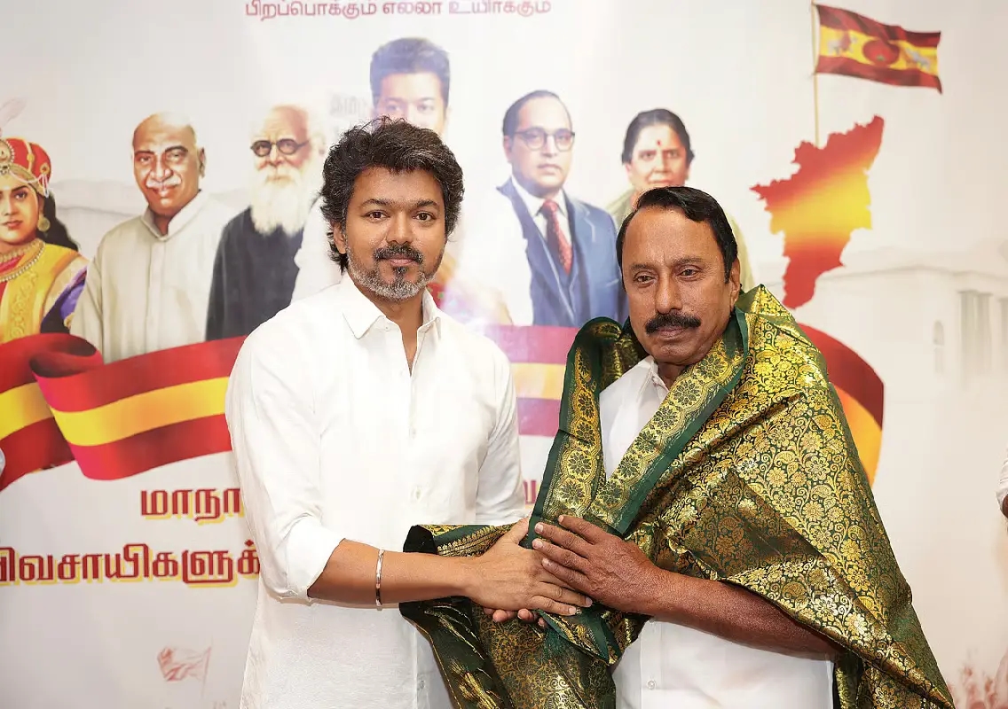 Vijay gets big pre-poll boost as expelled AIADMK leader joins TVK: WATCH - News Karnataka