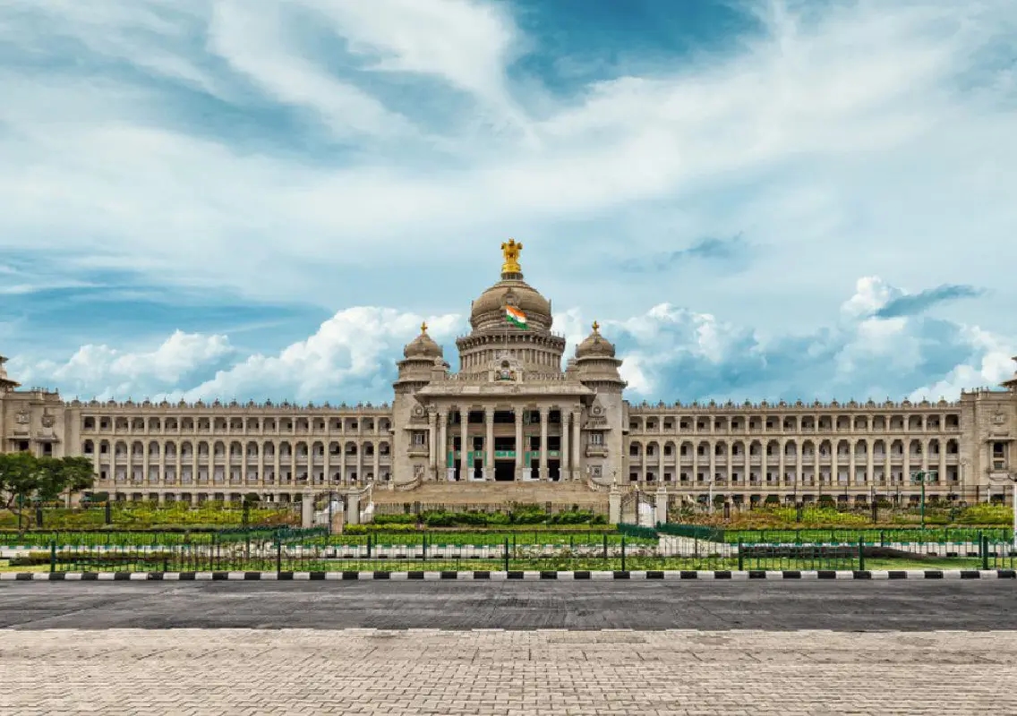 Youths clash outside Vidhana Soudha; police file suo motu case:WATCH - News Karnataka