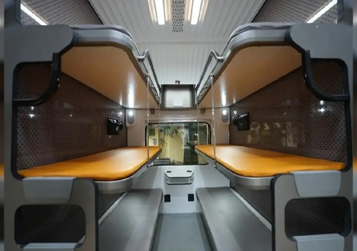 Second Vande Bharat sleeper rake arrives in Bengaluru for final corrections - News Karnataka