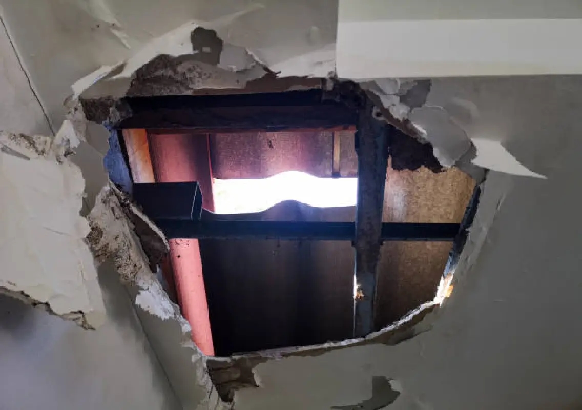 Bengaluru toddler dies after roof collapses due to cement mixer truck accident - News Karnataka