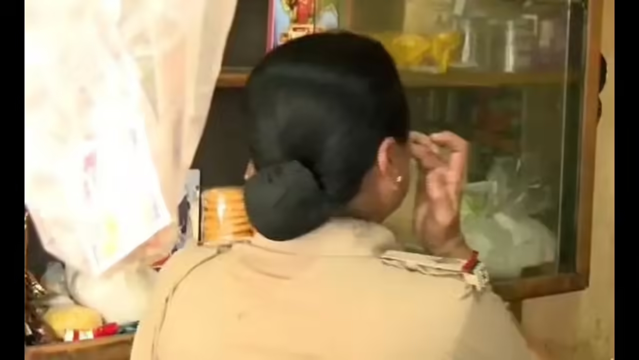 ASI loses mangalsutra amid chaos during Congress protest in Shivamogga - News Karnataka