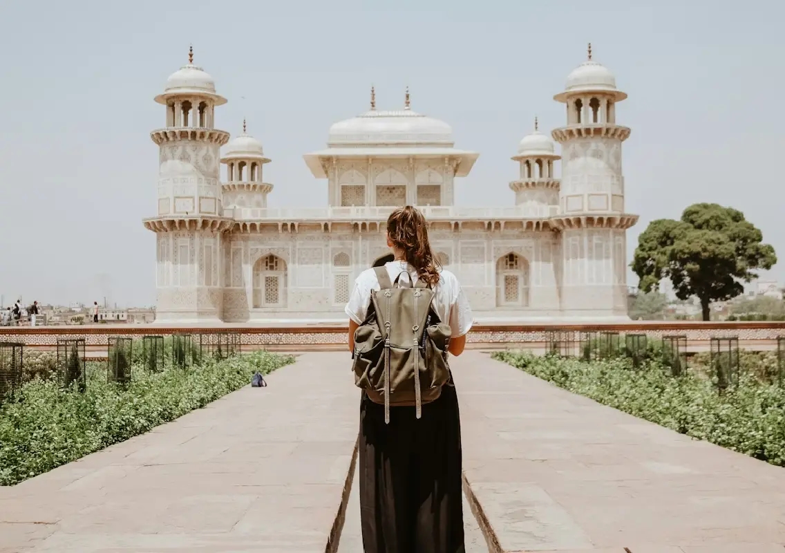 American traveller’s post on India’s cultural contrasts sparks discussion - News Karnataka