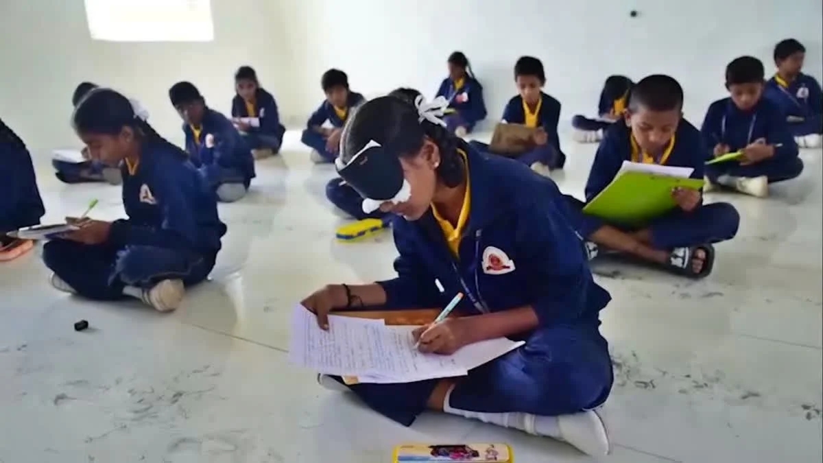 Ballari Class VIII student writes exam blindfolded, video goes viral - News Karnataka
