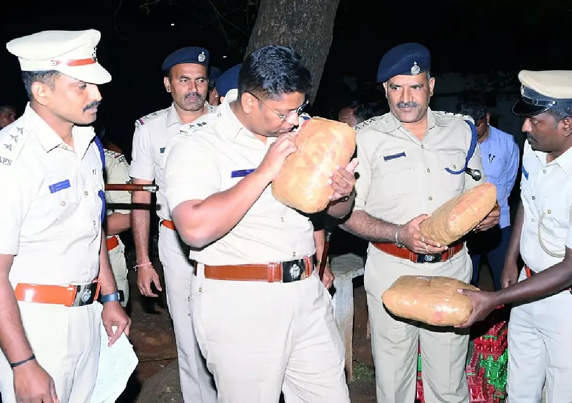 Bidar police seize 660 kg ganja worth ₹6.6 crore near Rajeshwar - News Karnataka