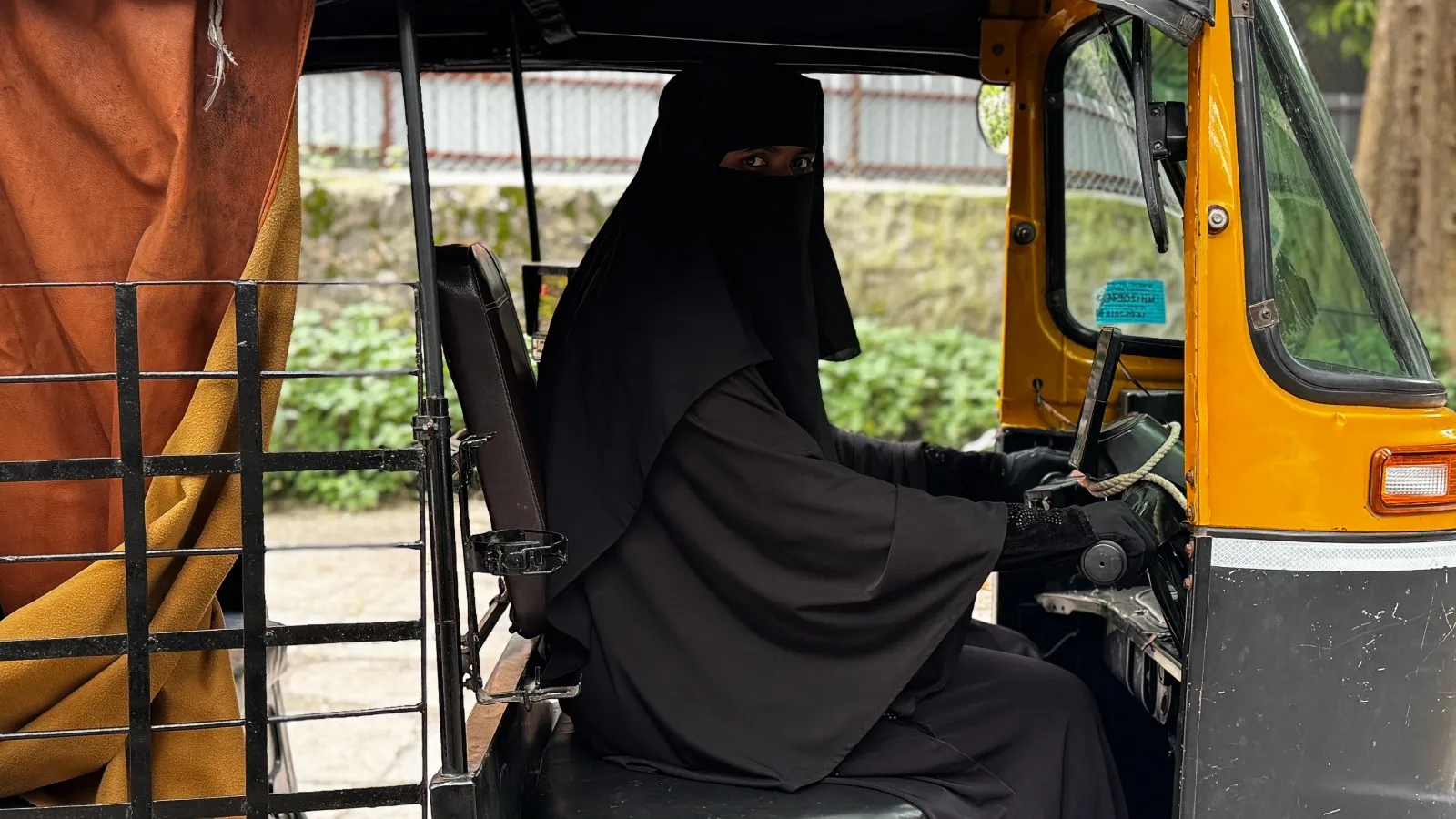 Burqa-clad autorickshaw driver assaulted over child-lifting rumour - News Karnataka