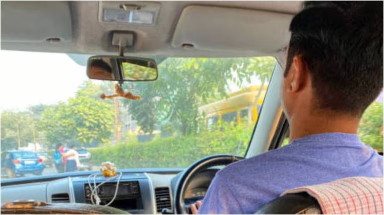 Cab driver praised for safely handling intoxicated woman passenger - News Karnataka