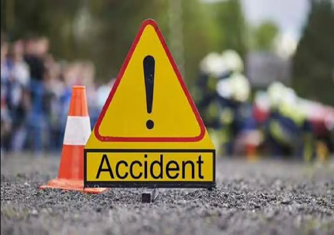 Car plunges off flyover in Ghaziabad, killing one and injuring another - News Karnataka