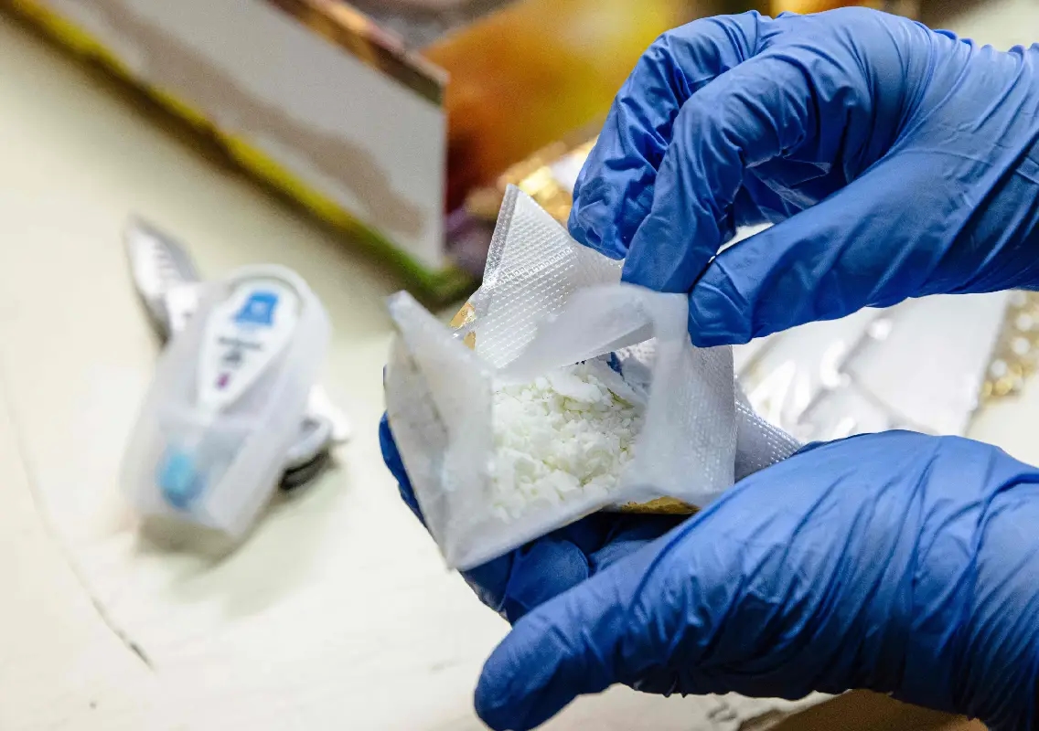 Couple held with heroin worth ₹2.04 crore in Mumbai drug bust - News Karnataka