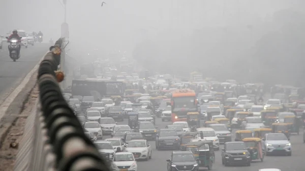 Dense fog grips north India, flights and roads disrupted - News Karnataka