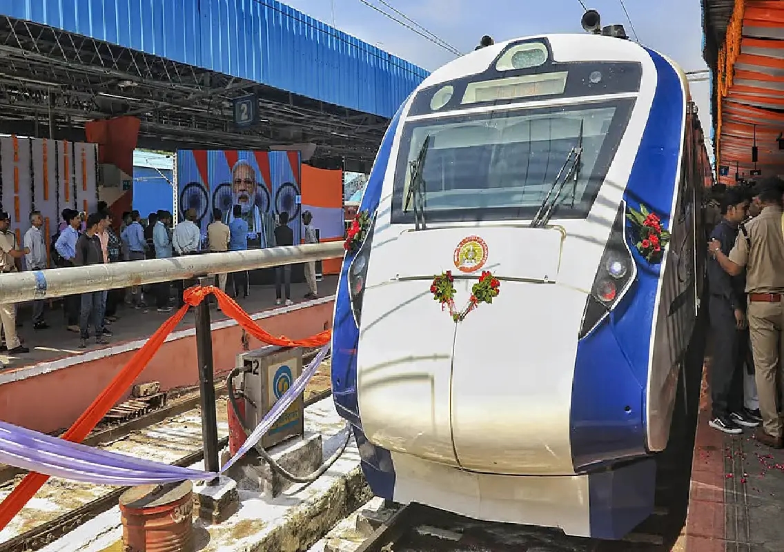 Dinesh Gundu Rao seeks Vande Bharat between Mangaluru and Bengaluru - News Karnataka