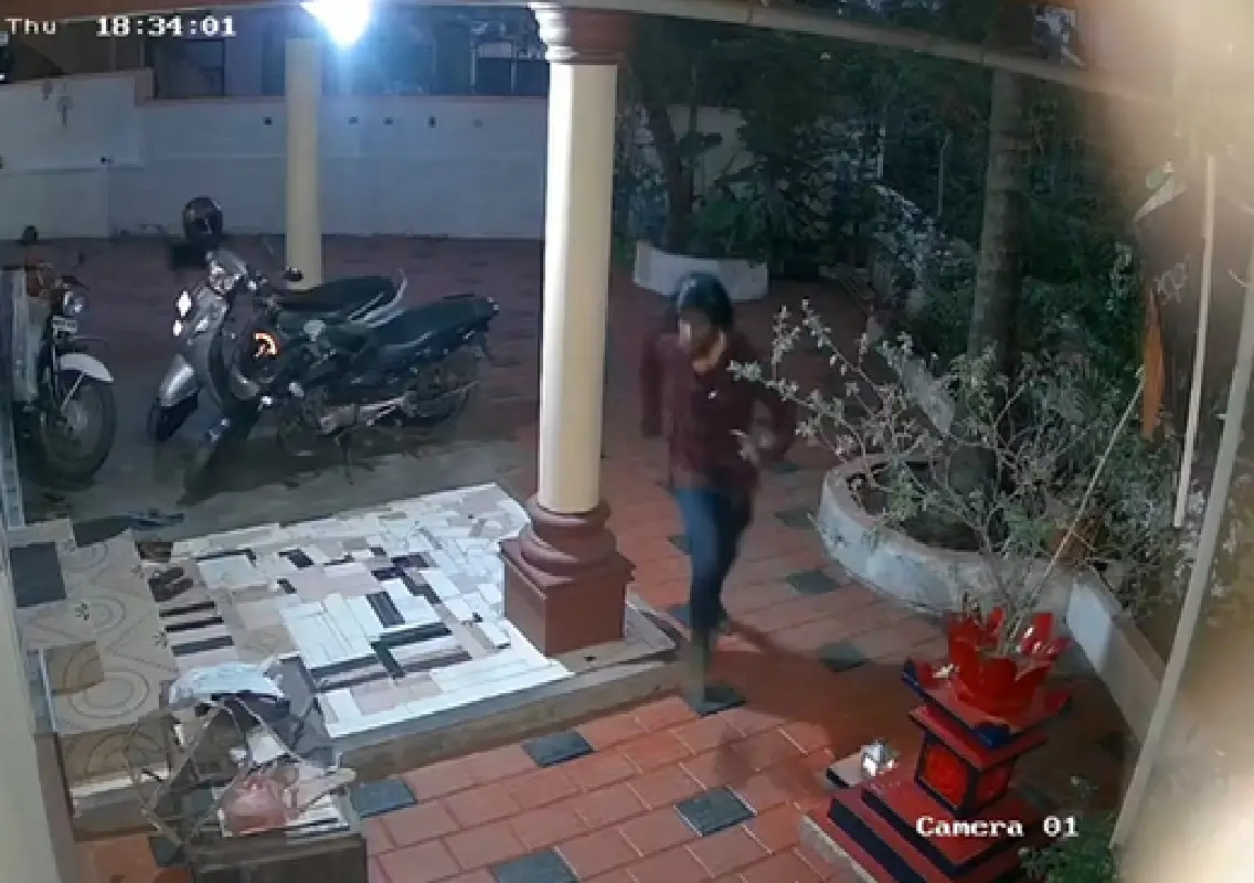 Gold chain snatched from woman in daring theft caught on CCTV - News Karnataka