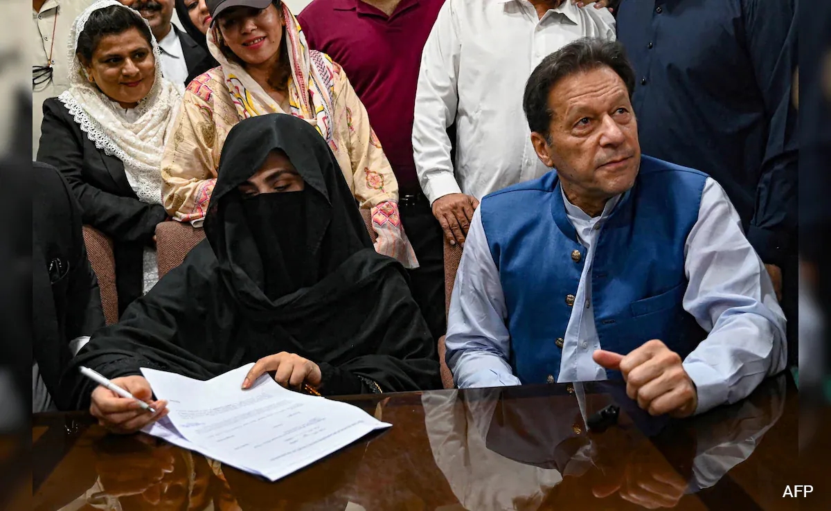 Imran Khan, Bushra Bibi sentenced to 17 years in Toshakhana 2 case - News Karnataka