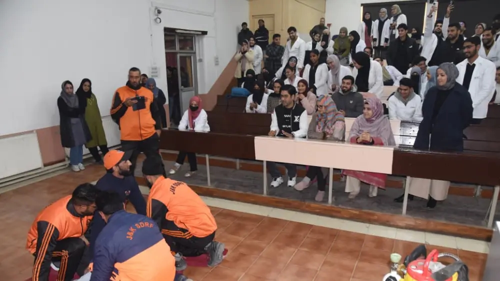 J&K SDRF completes 110 rescues, trains 55,000 citizens in 2025 - News Karnataka