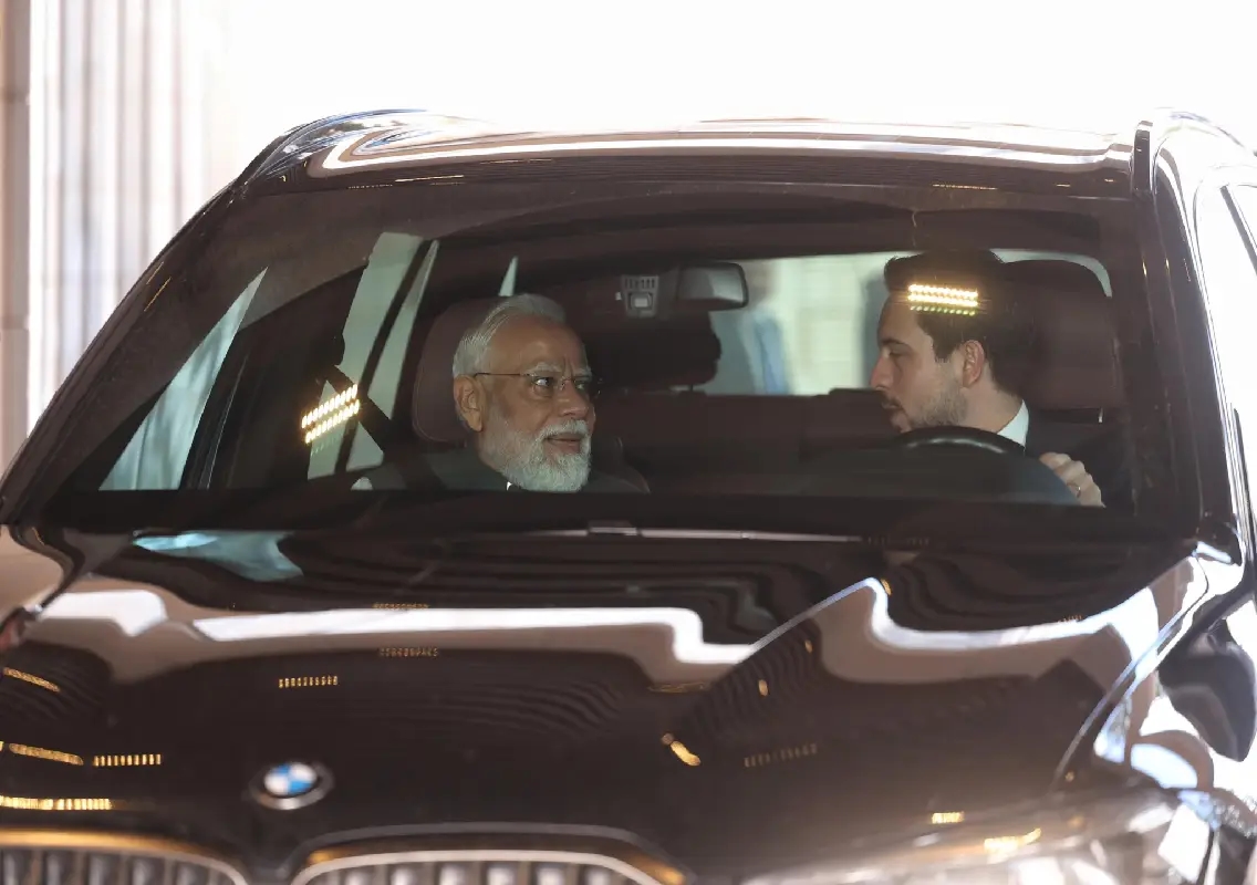 Jordan crown prince drives PM Modi during landmark visit: WATCH - News Karnataka